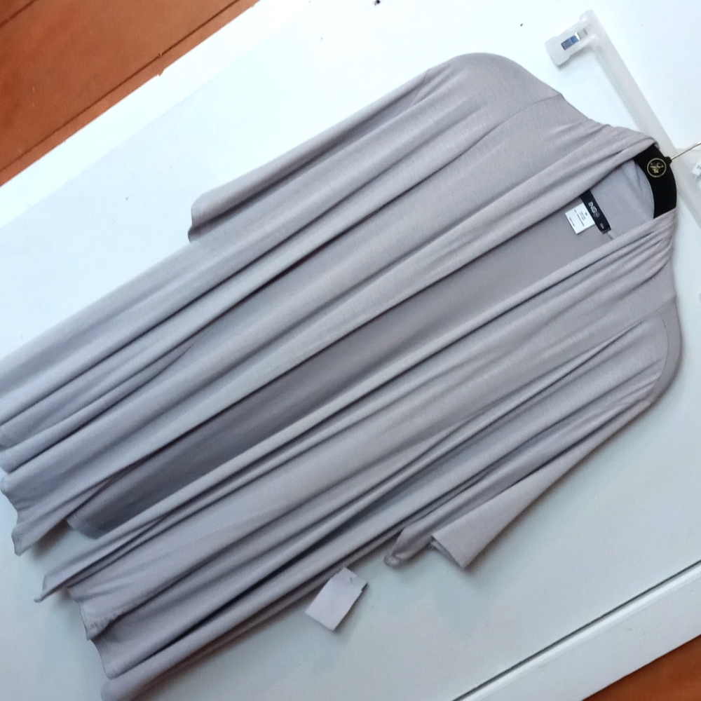 Womens cardigan. *0636*